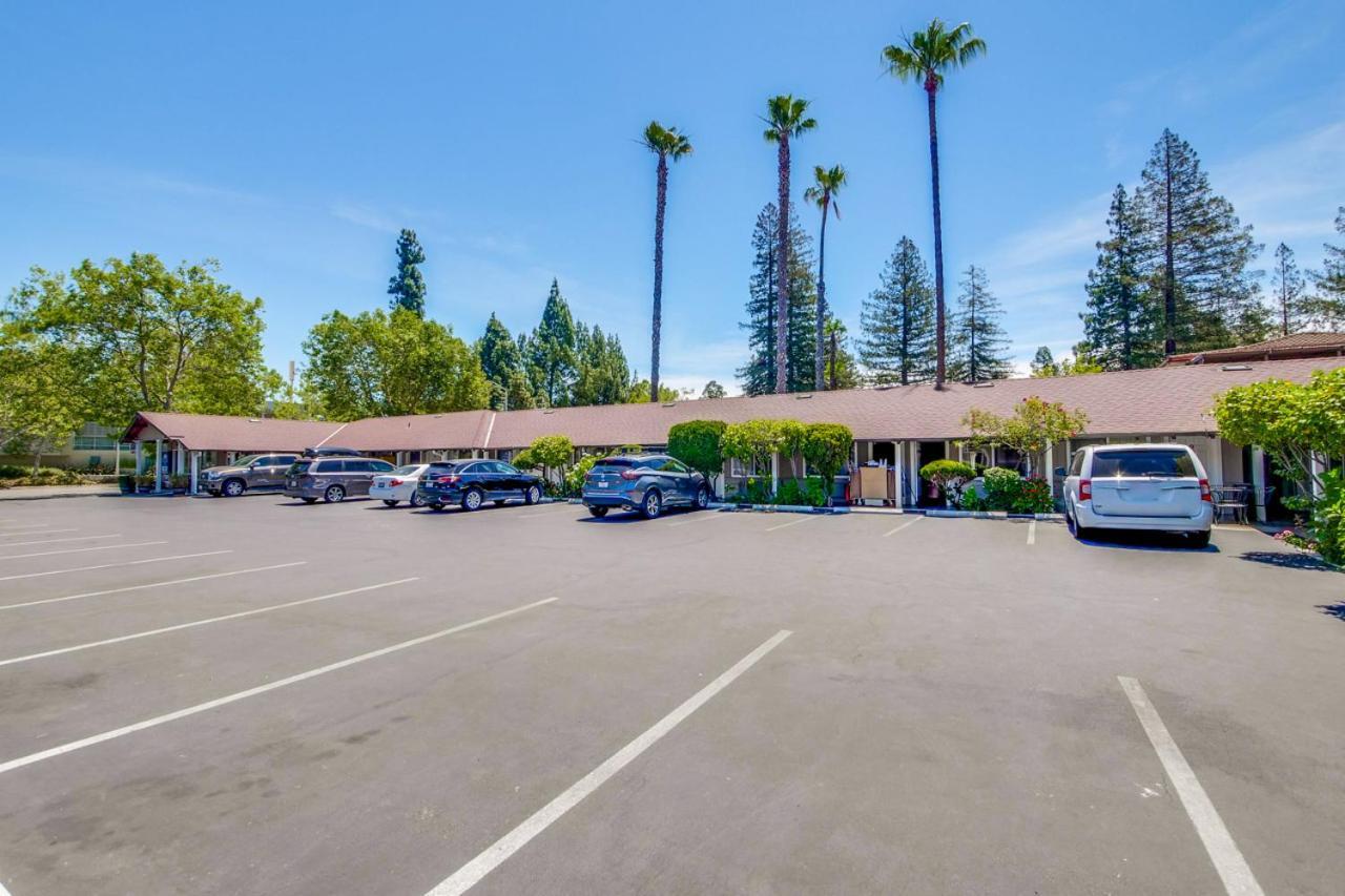 Americas Best Value Inn - Sky Ranch Palo Alto Exterior photo