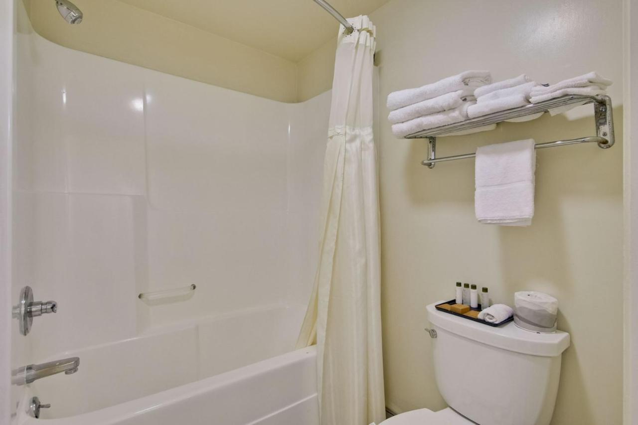 Americas Best Value Inn - Sky Ranch Palo Alto Room photo